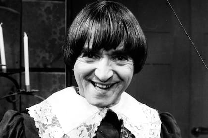 Con su flequillo y su sonrisa característicos, hizo del humor blanco y familiar su bandera.