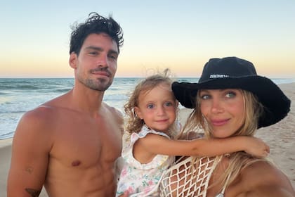 Con su futuro marido y la más mimada de la casa, en una selfie para el recuerdo