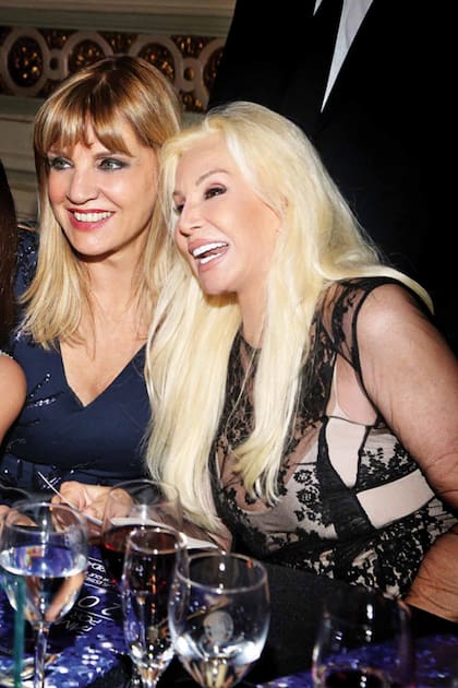 Con su gran amiga de Susana Giménez. “Nos conocimos en un casting, cuando las dos trabajábamos como modelos y después ella se ofreció a llevarme en su Fiat 600”, recuerda.