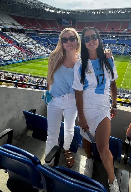 Con su gran amiga Florencia Balderrama, que vive en Madrid desde hace años y se ven cada vez que Caro viaja.