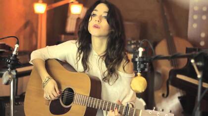 Con su gran amor, la guitarra