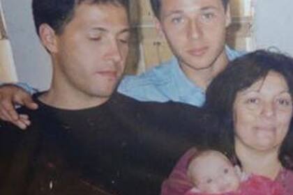 El recuerdo en compañía de su hermano fallecido, David