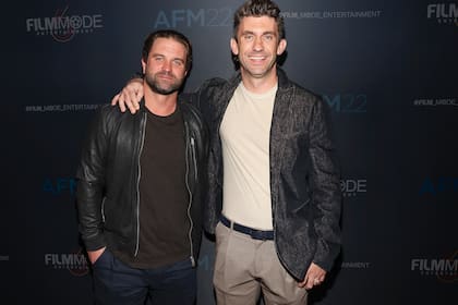 Con su hermano
Louie Gibson,
que es guionista
y director de
cine