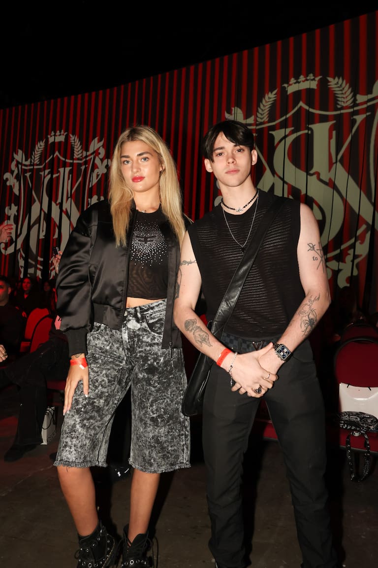 Con su hermano mellizo Felipe