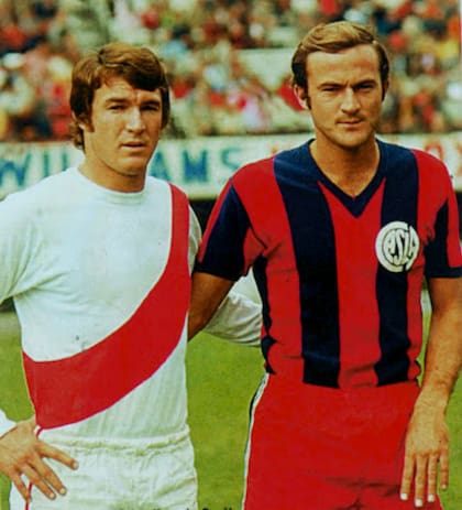 Con su hermano Néstor, el Tola, dos años mayor, en un River-San Lorenzo. Falleció en un accidente, en 2001