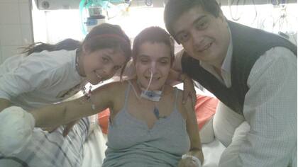 Con su hija y su hermano José, en el hospital Castro Rendón de Neuquén