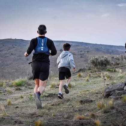 Con su hijo Santi. Corrieron juntos 15 km de montaña