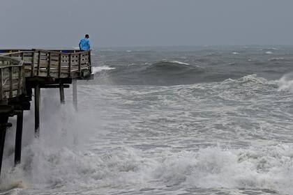 Los vientos que llegarán a los 175 km provocarán olas de varios metros de altura