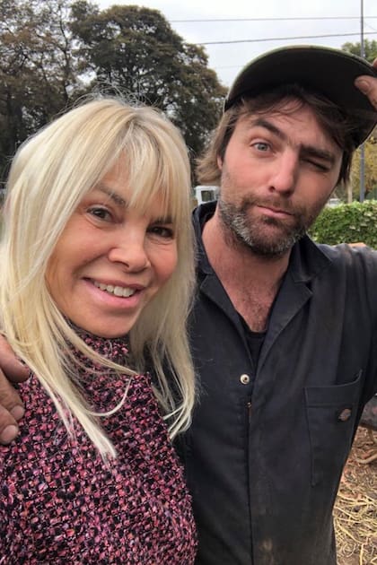 Con su madre, Delfina Frers. "Mi lado artístico lo heredé de ella", dice Eduardo