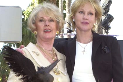Melanie Griffith con su madre, en 2003