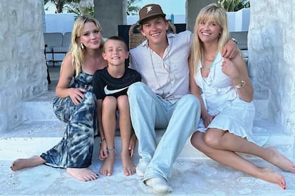 Con su mamá Reese y sus
hermanos Deacon y Tennessee