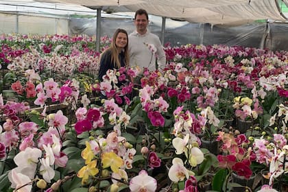 Con su marido Martín en el vivero de Escobar.