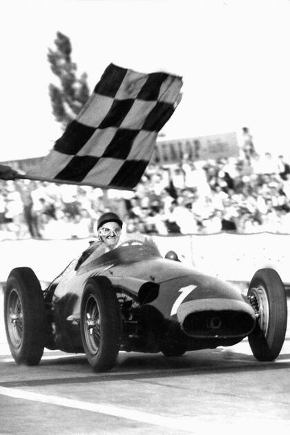 Con su Maserati, Fangio ganó una carrera histórica.