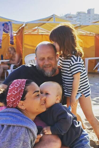 Con su mujer y sus hijos, Paloma y Dante