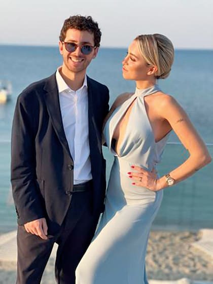 Con su novio Philippe Souki, jugador profesional de póker, en julio de este año, en el casamiento de Pico Mónaco y Diana Arnopoulos, en Grecia. 