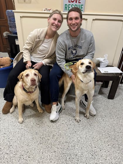 Con su nueva familia.