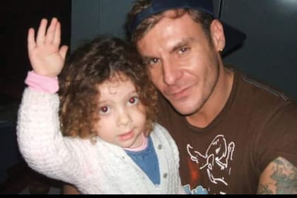 Con su padre, el baterista y organizador de eventos musicales “Pelu” Rivero.