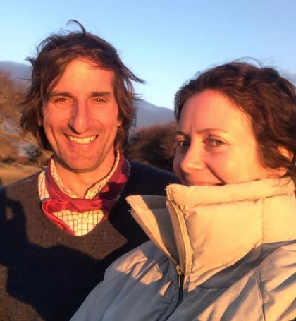 Con su pareja Santos Cruz Llosa