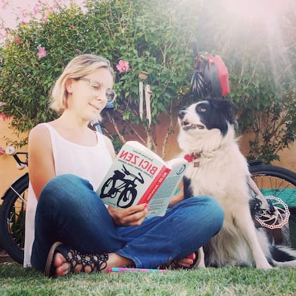 Con su perra Londres