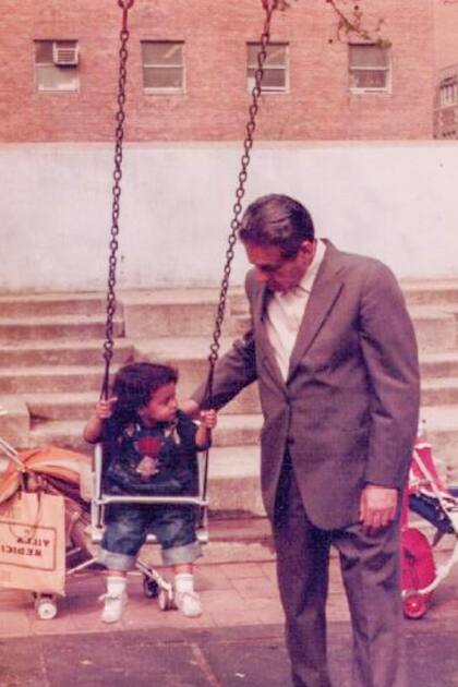 Con su sobrina nieta Laura Favaloro, de 2 años