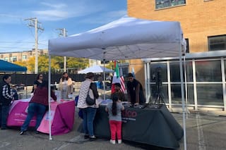 Buenas noticias para mexicanos: el Consulado Móvil tramitará INE y pasaporte en los suburbios