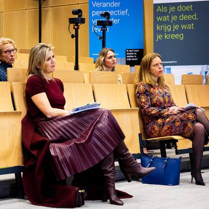 Con sus 50 años Máxima no solo luce prendas con cuero de día, también se anima a sumarlo a sus atuendos de noche, en galas y presentaciones