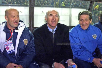 Con sus amigos Bianchi e Ischia, otra vez en Japón, al ganarle al Real Madrid la Intercontinental con Boca (2000).