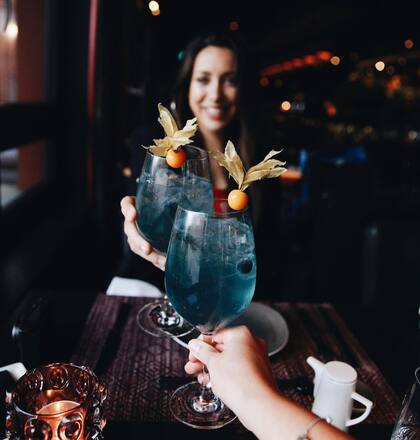 Con sus amigos suizos, Mica disfruta de salidas ocasionales: "Si voy a comer al mediodía con una amiga puedo llegar a gastar unos CHF 30 entre un plato y una bebida".