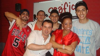 Con sus compañeros de radio.