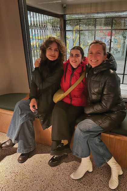 Con sus dos hijas, Flavia y Daphne.