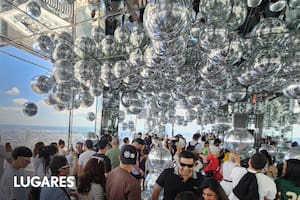 Con sus esferas brillantes, Affinity es una parte de la experiencia propuesta en Trascendence por Kenzo Digital.