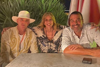 Con sus hermanos Alan y Gustavo