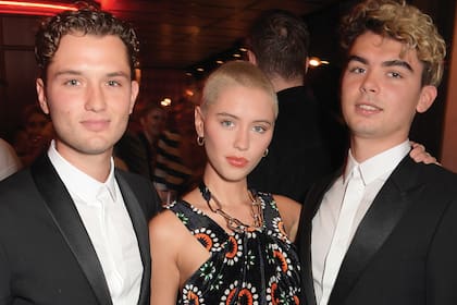 Con sus hermanos Iris y Rudy, que también es actor