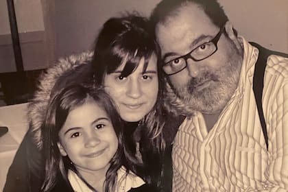 Con sus incondicionales, sus hijas Lola -que tuvo con Sara- y Bárbara -fruto de su relación con la periodista y productora Andrea Rodríguez.