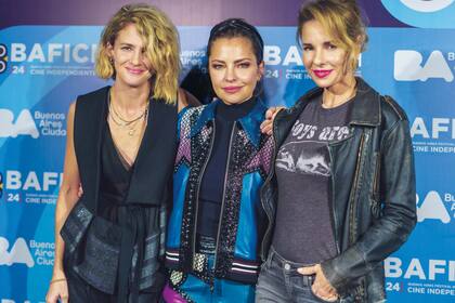 Con sus íntimas amigas, Leonora Balcarce y Julieta Cardinali.