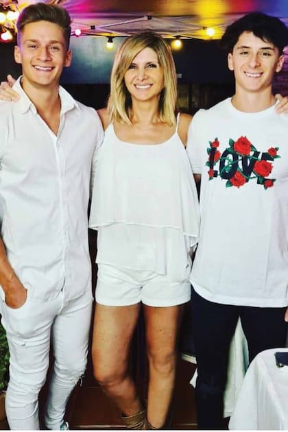 Con sus mellizos, Maximiliano y Tomás Burlet.