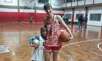 Con Tahiel, uno de sus sobrinos con quien comparte la misma pasión.