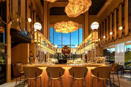 Con temática ferroviaria, en La Máquina de Caleido, en Madrid, Diego Gronda buscó unir y fusionar el pasado y el futuro