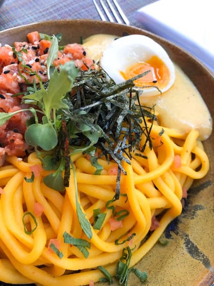 Con tartar de trucha nikkei, huancaína, huevo poché, sésamo y nori, es la propuesta de La Mar