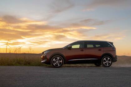 Con tres filas de asientos y siete plazas, se posiciona entre los vehículos para familias numerosas.