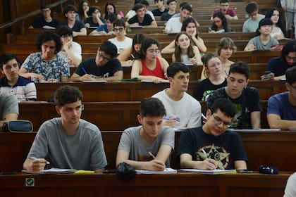 Con UBA XXI, los estudiantes pueden cursar el primer año de forma virtual.