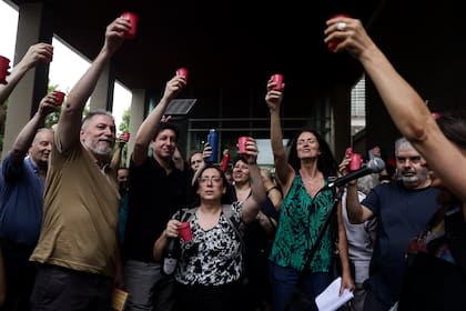Con un brindis simbólico, denunciaron que en los últimos dos años el sistema científico registró una caída presupuestaria cercana al 70%
