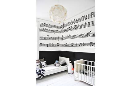 Con un contraste clásico, el del negro y el blanco, se generó aquí un cuarto inspirado en la música