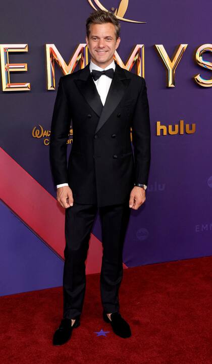 Con un estilo muy sobrio, Joshua Jackson se robó todas las miradas en la alfombra roja. El actor fue invitado a la gala para presentar un premio