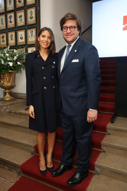 Con un look de Armario 33, Taina Laurino de Neuss y Georgie Neuss