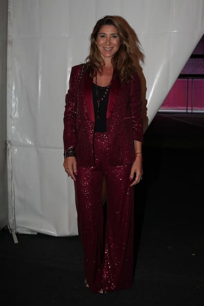 Con un look de Carmela Achaval, Carla Junqueira, la abogada de la argentina Agostina Páez