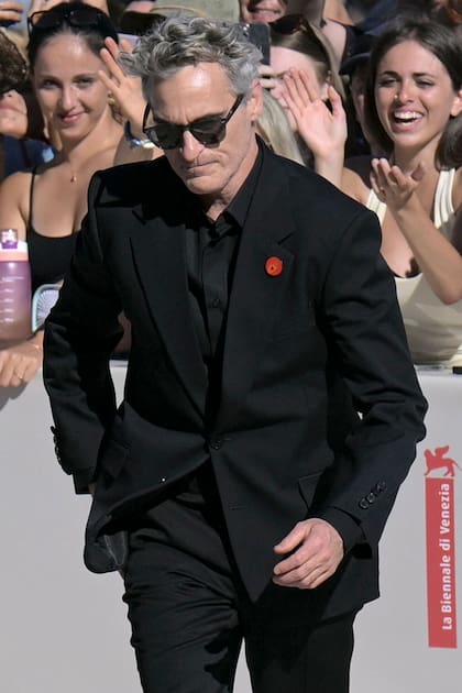 Con un look total black, el actor y productor fue uno de los más elegantes de la jornada. La directora del film, Kaouther Ben Hania, agradeció su participación para visibilizar este drama a nivel mundial. "Estoy muy contenta de que la apoyen, nunca pensé que sería posible", confesó en la rueda de prensa