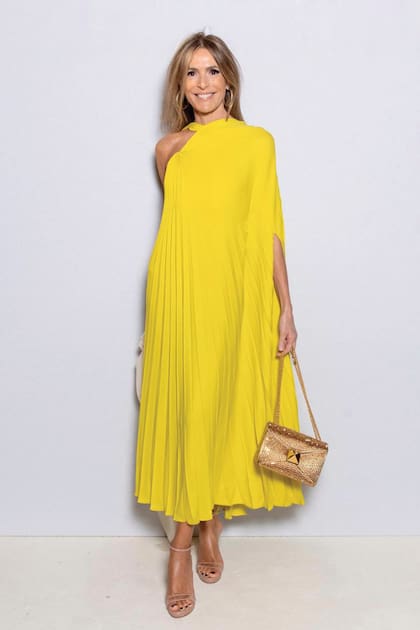 Con un modelo amplio asimétrico
de la colección otoño-invierno 2023-2024