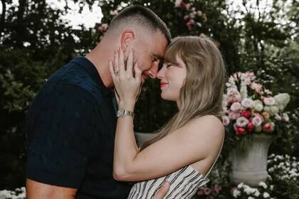 Con un romántico posteo, Taylor Swift y Travis Kelce anunciaron su casamiento (Foto: Instagram @taylorswift)