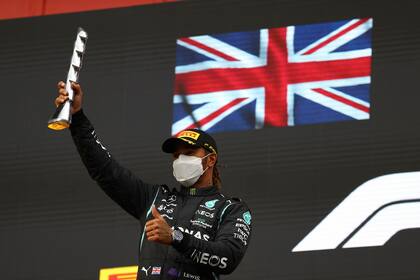 Con un segundo puesto, Hamilton minimizó los daños de su error, "el primero en mucho tiempo", según dijo; no abandona desde Australia 2018.